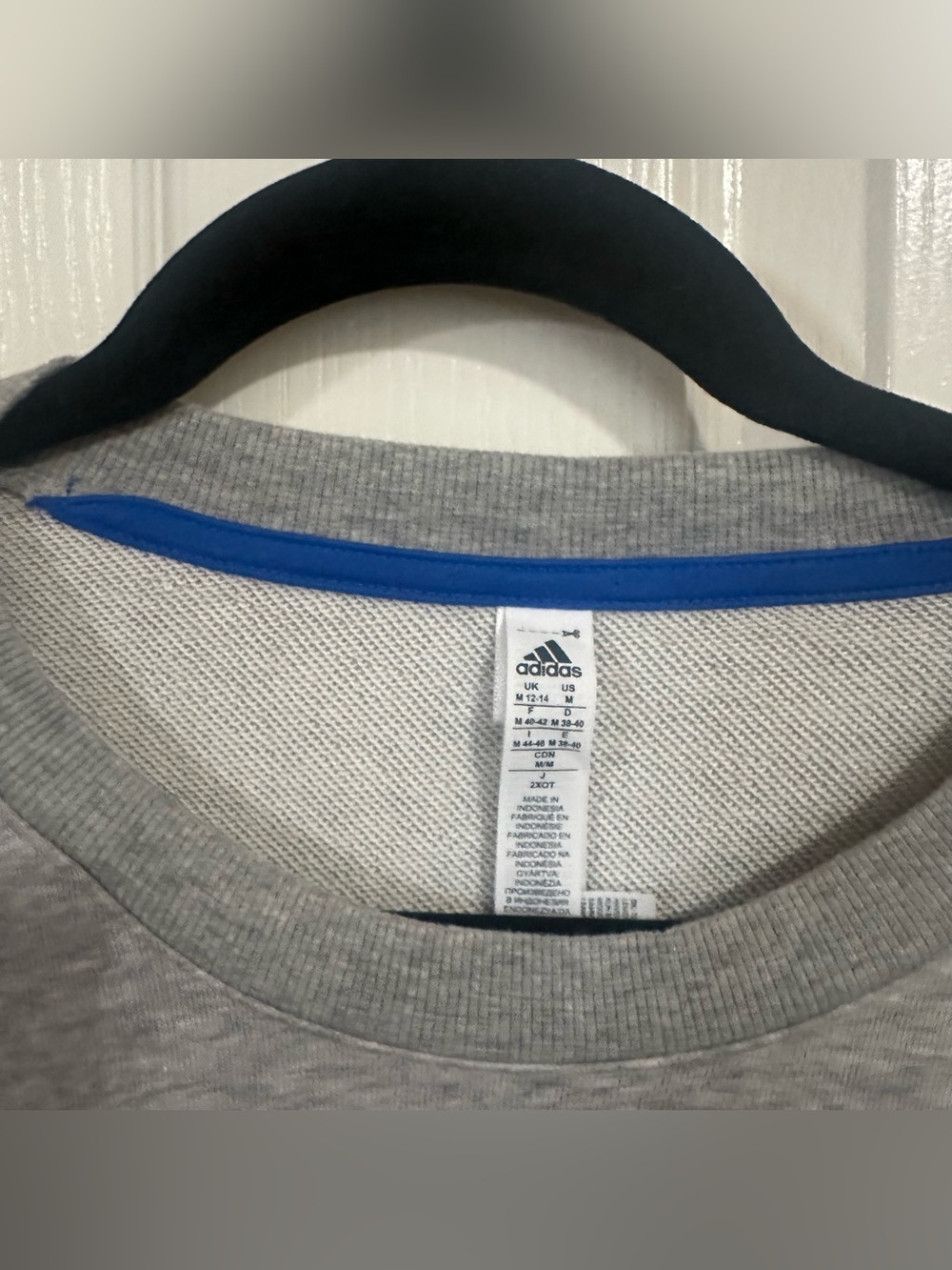 NWOT Women’s Adidas Sweatshirt Mesh Athleisure Performance Wear Gray Crewneck M. - Picture 3 of 5